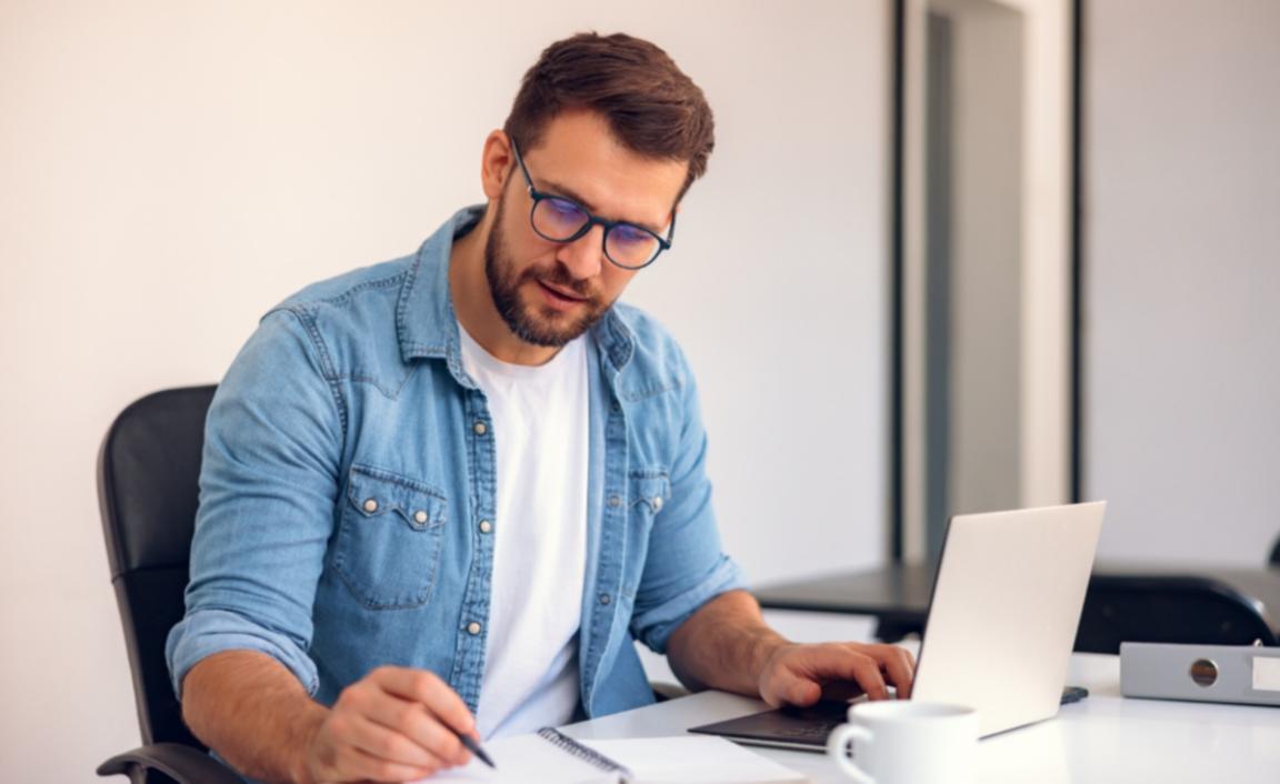 Echipa Kalendetari lucrând la conceptul inițial de bugetare